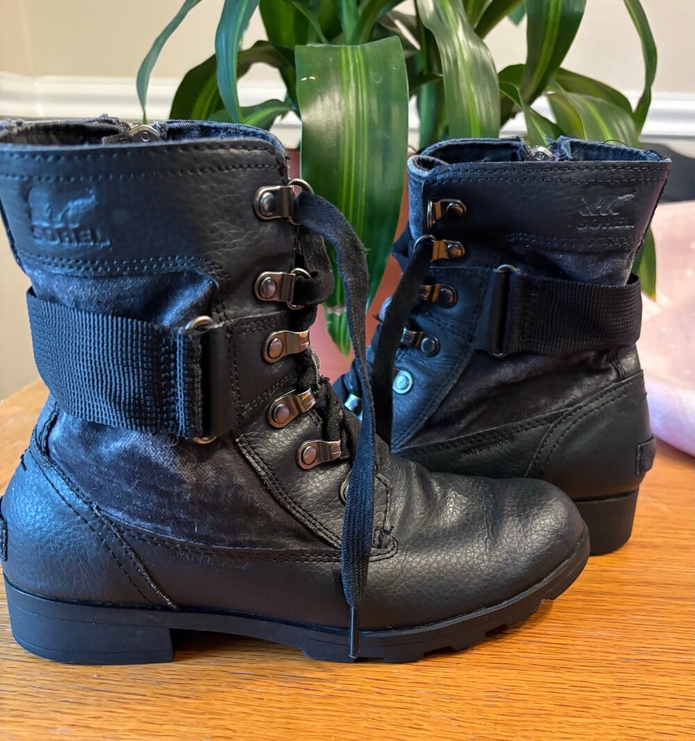 Women’s Girls Sorel Emilie Conquest Waterproof Leather Side Zip Boots, size 4